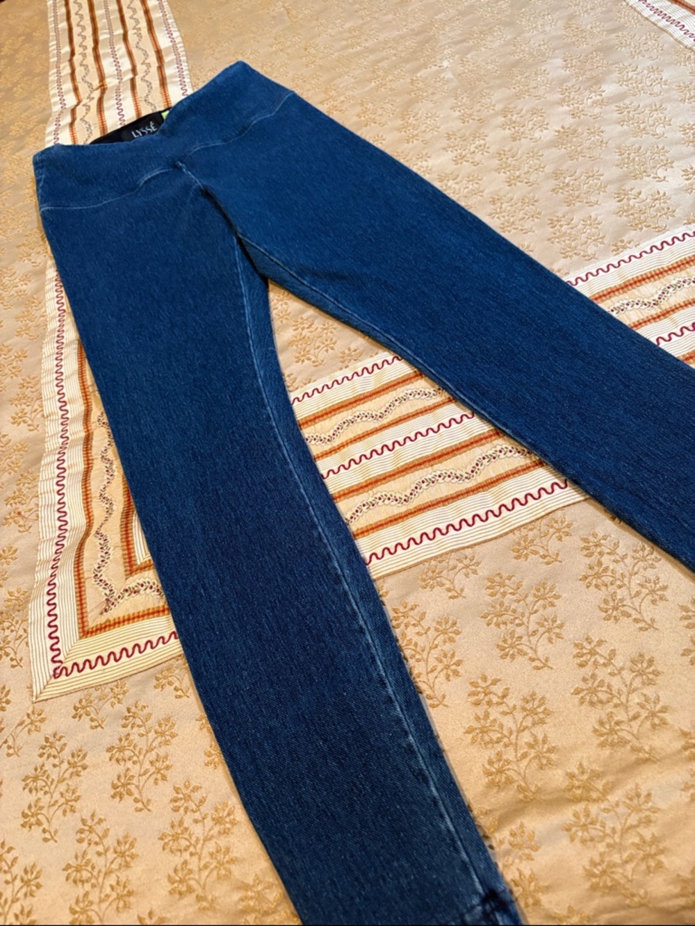 Lysee’ Dark Blue Stretch Denim Leggings,
Body Hugging Fit, Cotton Blend, XS